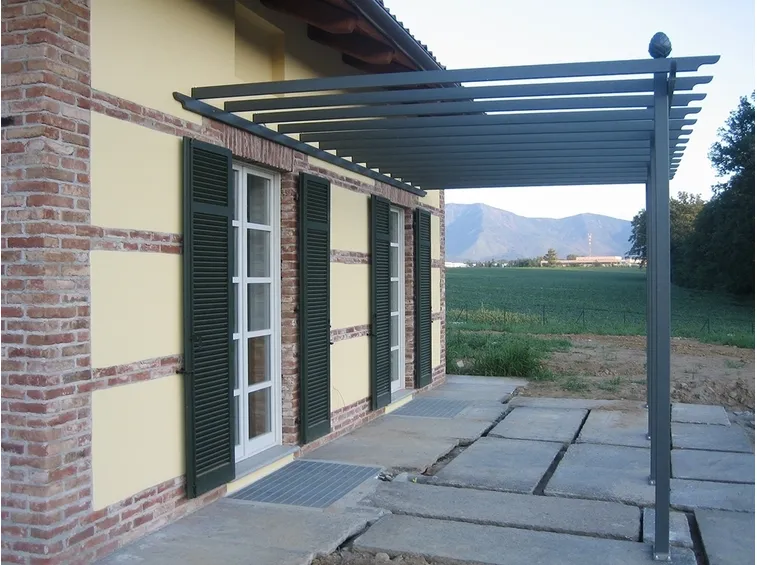 pergola addossata