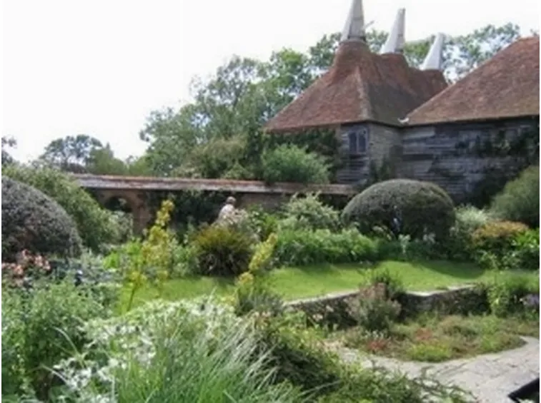 http://1.bp.blogspot.com/_2m3wGnWBkAk/SbMaq5kIIaI/AAAAAAAABFc/4sLWxnlkjqw/s400/sunken+garden.jpg
