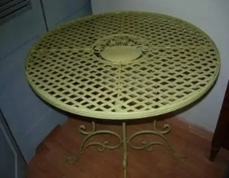 tavolino in ferro