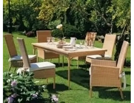 giardino arredato