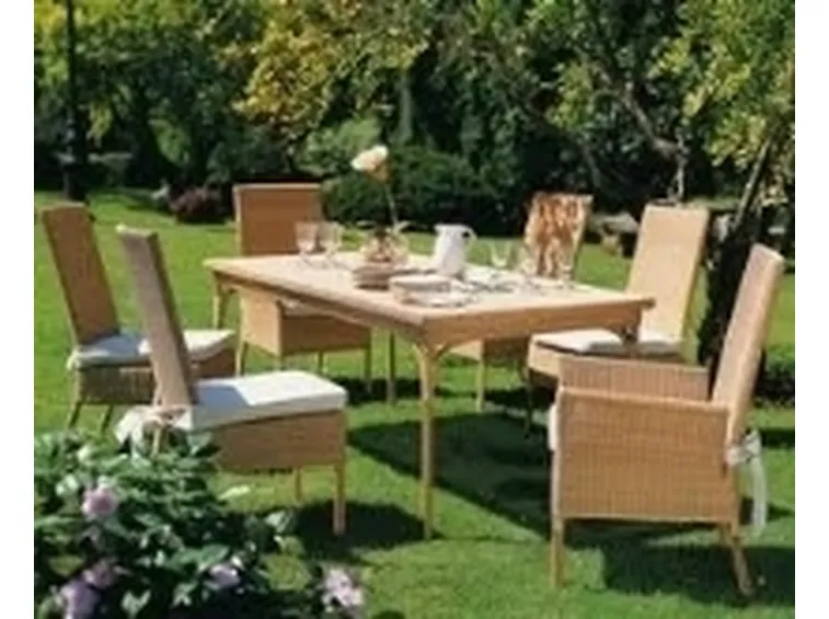 giardino arredato