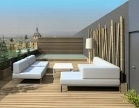 veduta di un terrazzo arreadto con  divani