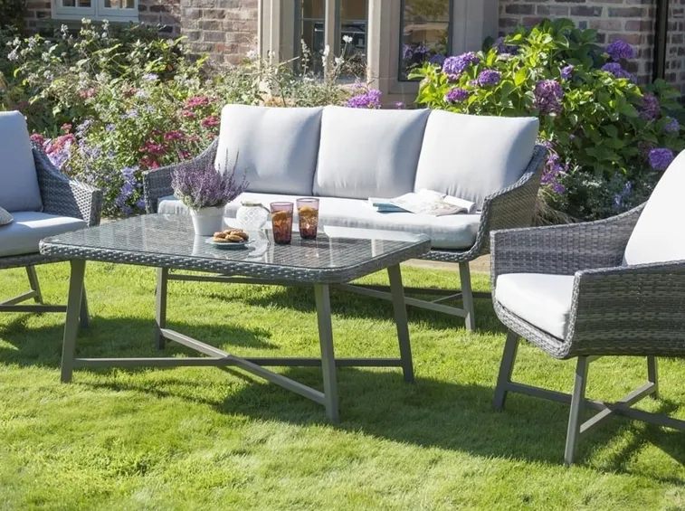 poltrone e divano da giardino