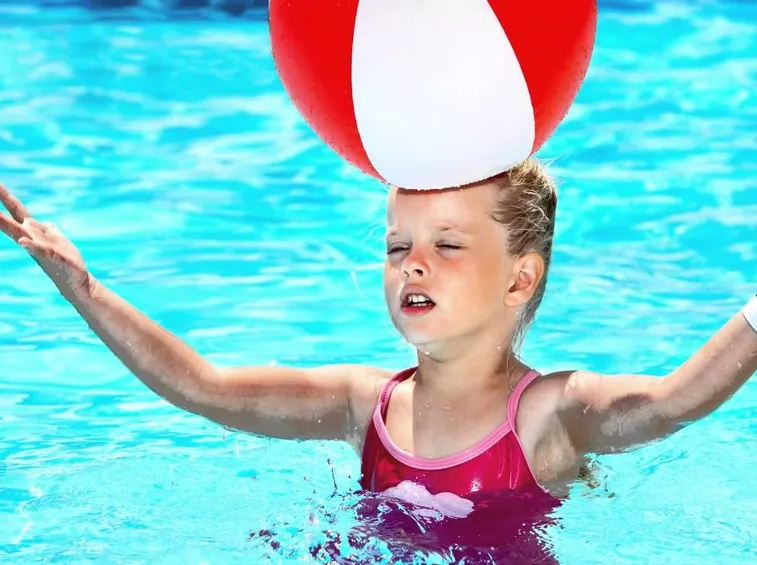 giochi in piscina