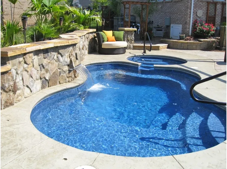 installazione piscina in vetroresina
