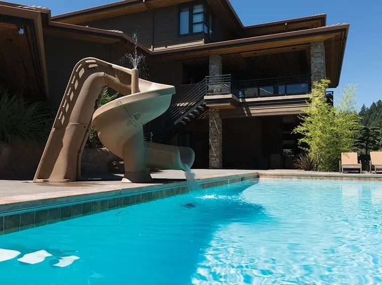 esempio di scivolo piscina