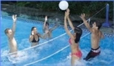 pallavolo in piscina