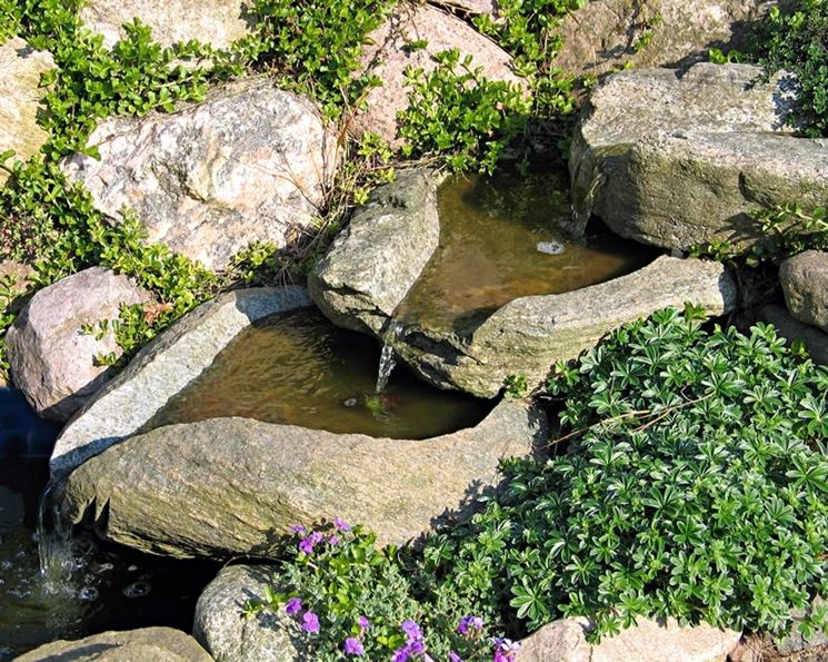 cascata giardino in pietra